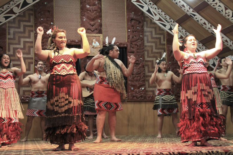 Haka Neozelandesa executada por descendentes de Maoris