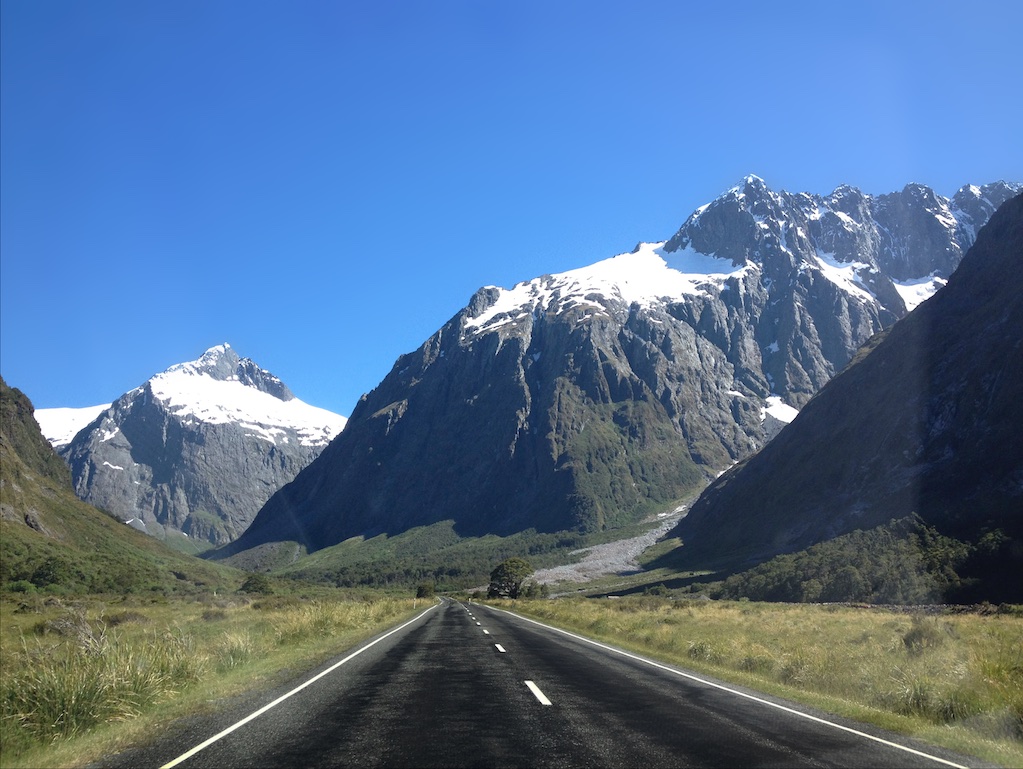 Estrada para o Milford Sound na Nova Zelândia